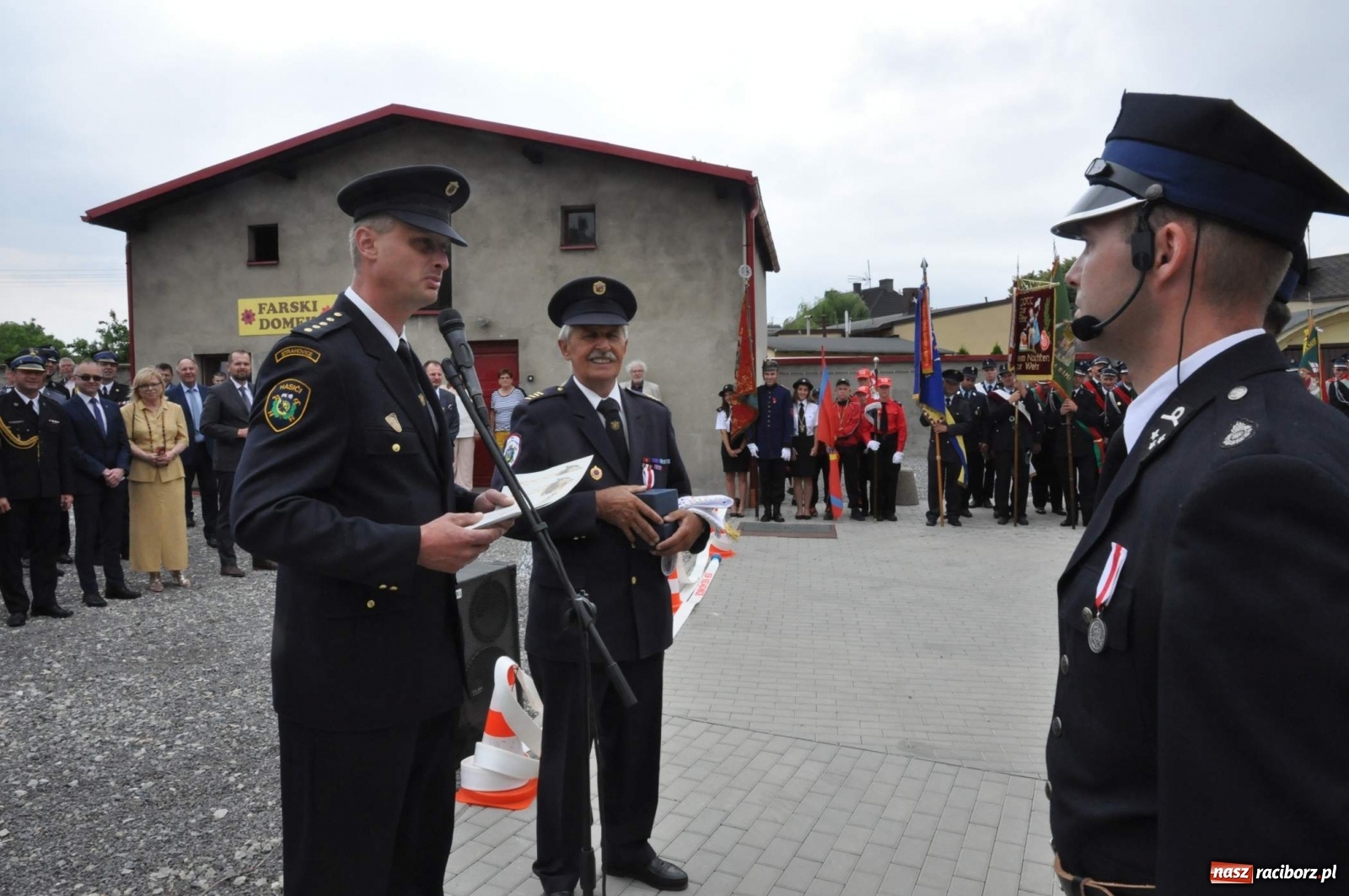 Zdjęcie w galerii na portalu naszraciborz.pl: Radość, łzy i wzruszenie. Strażacy z Krzanowic świętowali 130-lecie i żegnali swojego kapelana [FOTO i WIDEO] wiadomości z regionu