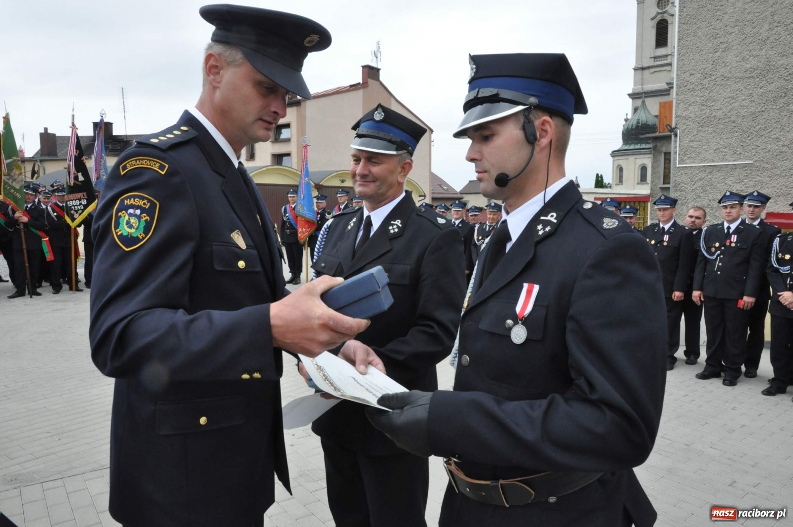 Zdjęcie w galerii na portalu naszraciborz.pl: Radość, łzy i wzruszenie. Strażacy z Krzanowic świętowali 130-lecie i żegnali swojego kapelana [FOTO i WIDEO] wiadomości z regionu