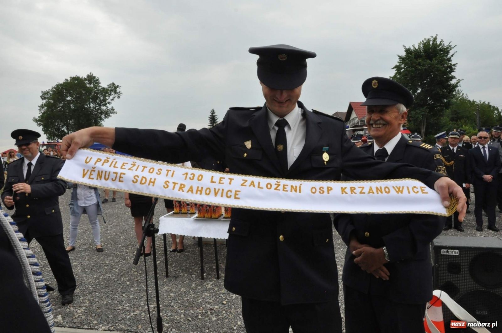 Zdjęcie w galerii na portalu naszraciborz.pl: Radość, łzy i wzruszenie. Strażacy z Krzanowic świętowali 130-lecie i żegnali swojego kapelana [FOTO i WIDEO] wiadomości z regionu