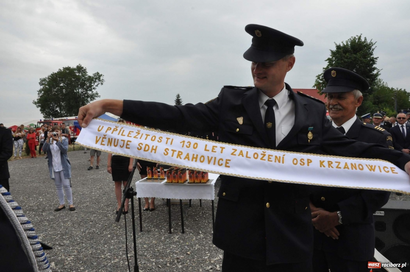 Zdjęcie w galerii na portalu naszraciborz.pl: Radość, łzy i wzruszenie. Strażacy z Krzanowic świętowali 130-lecie i żegnali swojego kapelana [FOTO i WIDEO] wiadomości z regionu