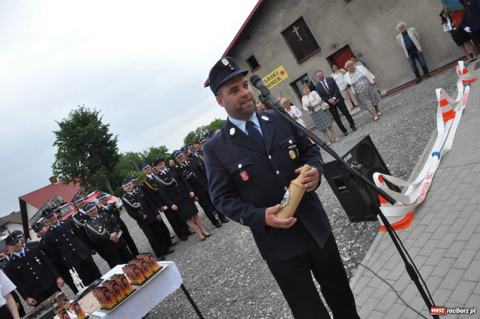 Zdjęcie w galerii na portalu naszraciborz.pl: Radość, łzy i wzruszenie. Strażacy z Krzanowic świętowali 130-lecie i żegnali swojego kapelana [FOTO i WIDEO] wiadomości z regionu