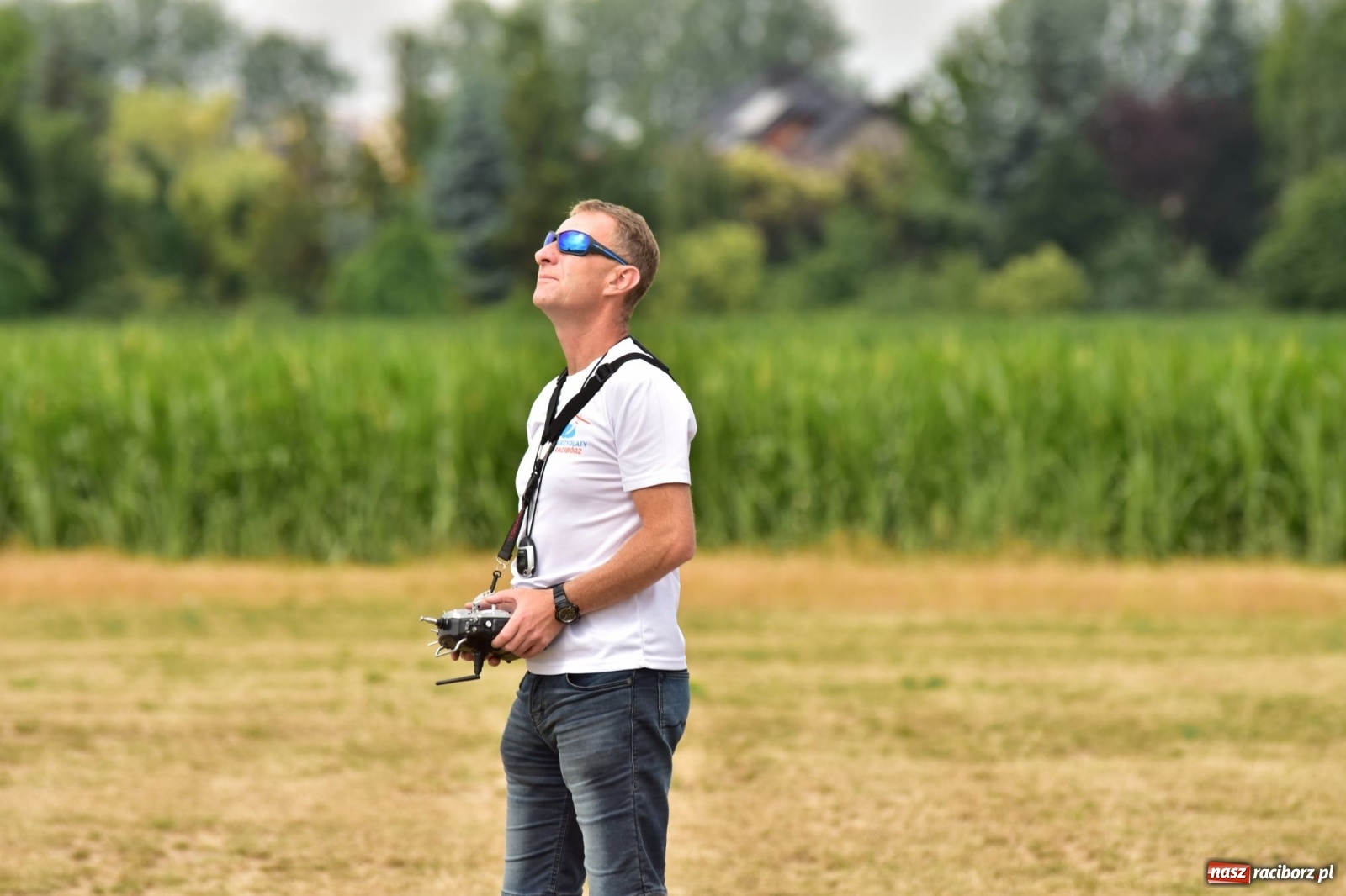 Zdjęcie w galerii na portalu naszraciborz.pl: Papierowe samoloty wzbiły się do nieba [FOTO] wiadomości z regionu