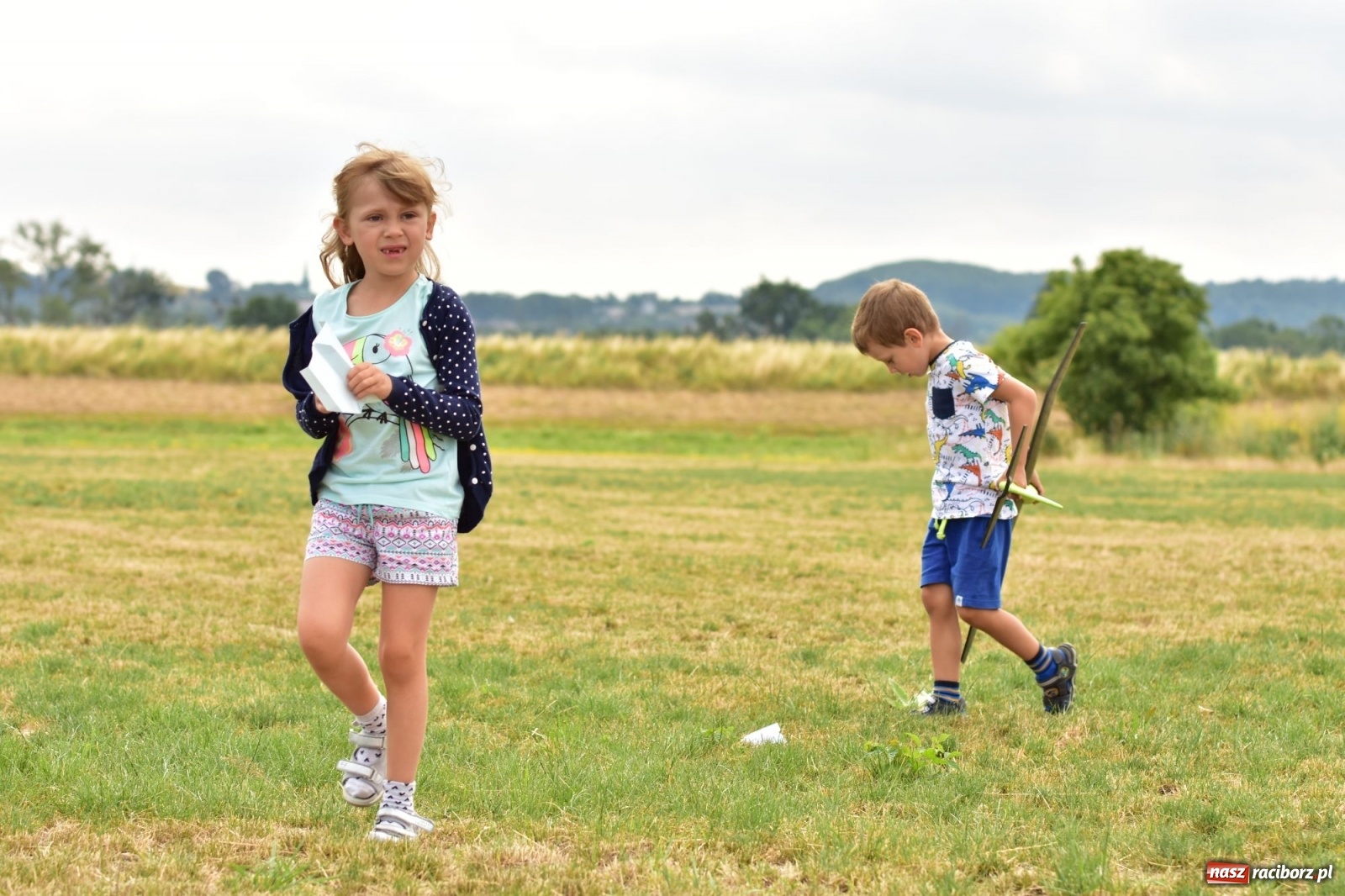 Zdjęcie w galerii na portalu naszraciborz.pl: Papierowe samoloty wzbiły się do nieba [FOTO] wiadomości z regionu
