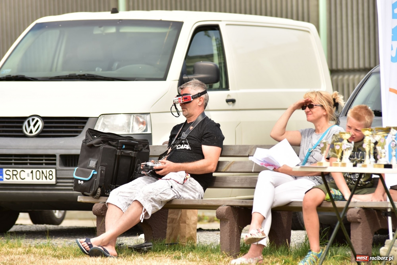 Zdjęcie w galerii na portalu naszraciborz.pl: Papierowe samoloty wzbiły się do nieba [FOTO] wiadomości z regionu