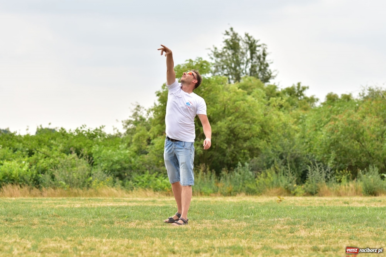Zdjęcie w galerii na portalu naszraciborz.pl: Papierowe samoloty wzbiły się do nieba [FOTO] wiadomości z regionu