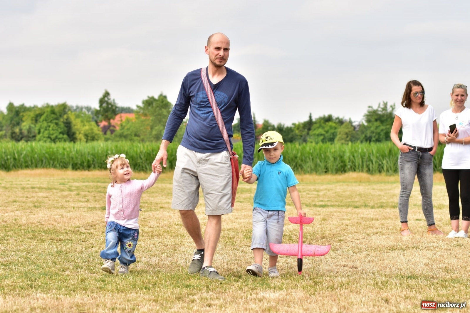 Zdjęcie w galerii na portalu naszraciborz.pl: Papierowe samoloty wzbiły się do nieba [FOTO] wiadomości z regionu