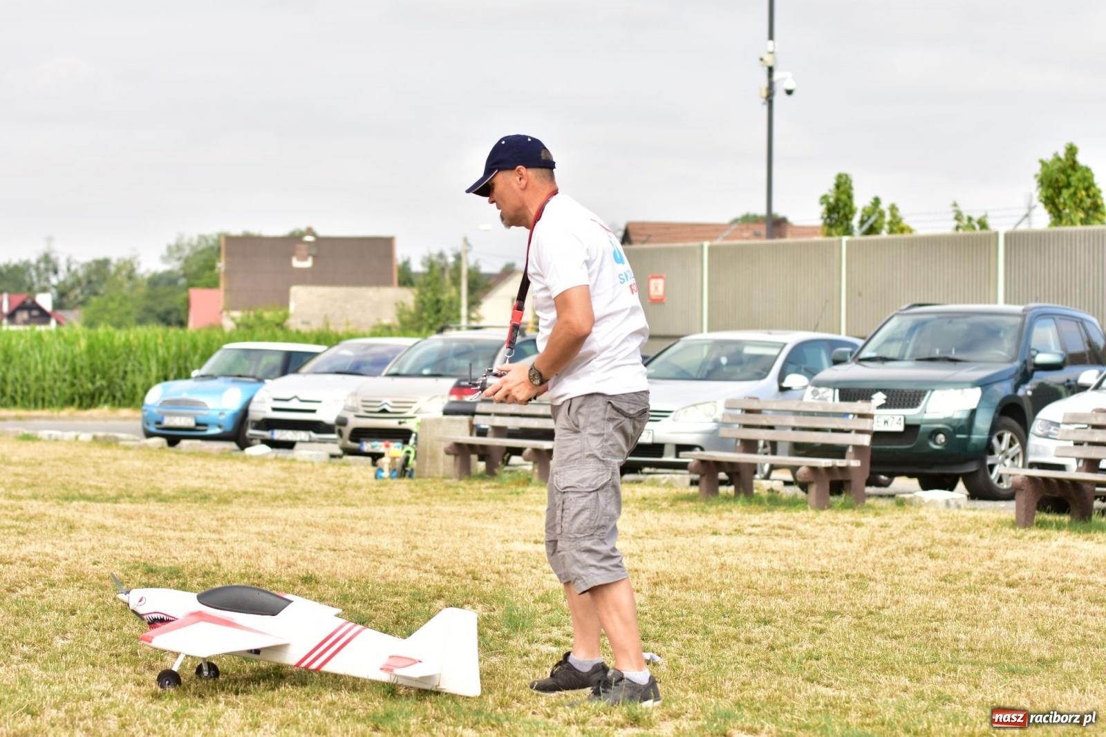 Zdjęcie w galerii na portalu naszraciborz.pl: Papierowe samoloty wzbiły się do nieba [FOTO] wiadomości z regionu