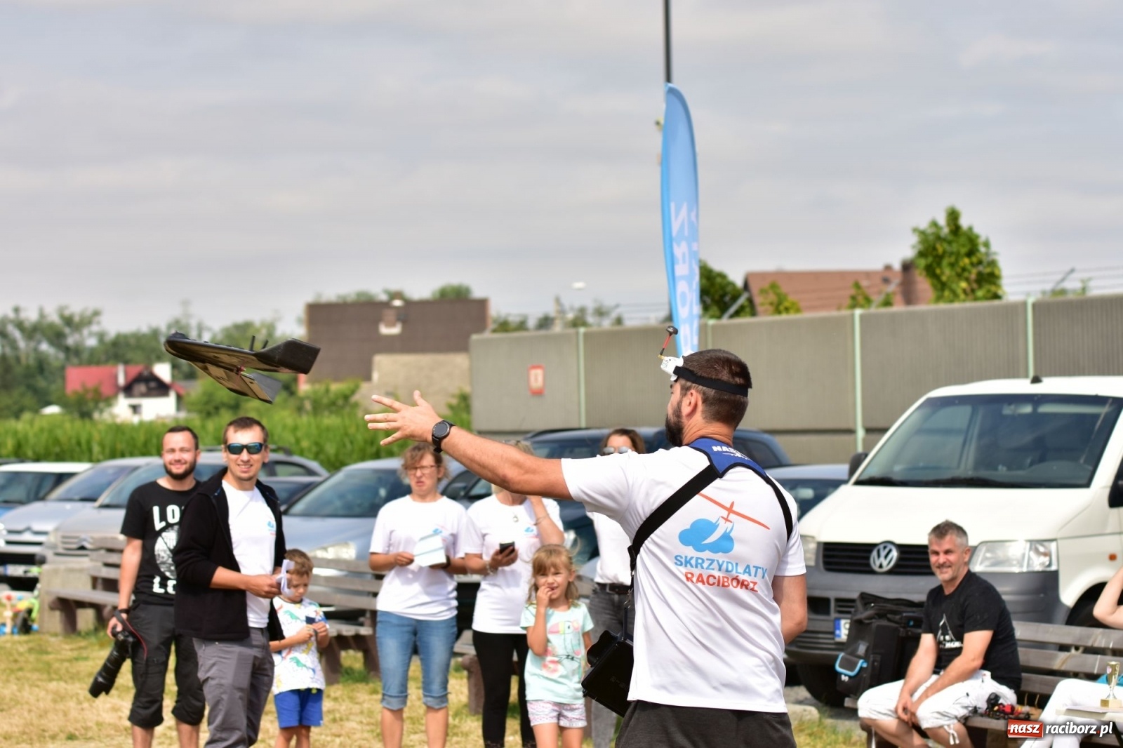 Zdjęcie w galerii na portalu naszraciborz.pl: Papierowe samoloty wzbiły się do nieba [FOTO] wiadomości z regionu