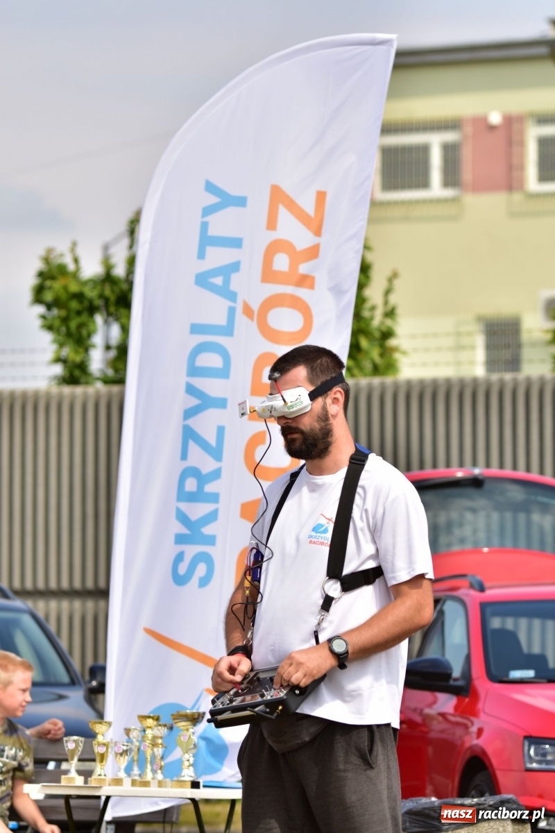 Zdjęcie w galerii na portalu naszraciborz.pl: Papierowe samoloty wzbiły się do nieba [FOTO] wiadomości z regionu