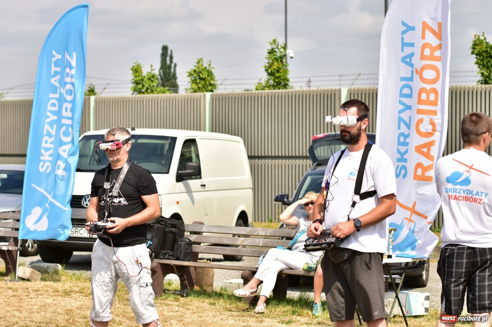 Zdjęcie w galerii na portalu naszraciborz.pl: Papierowe samoloty wzbiły się do nieba [FOTO] wiadomości z regionu