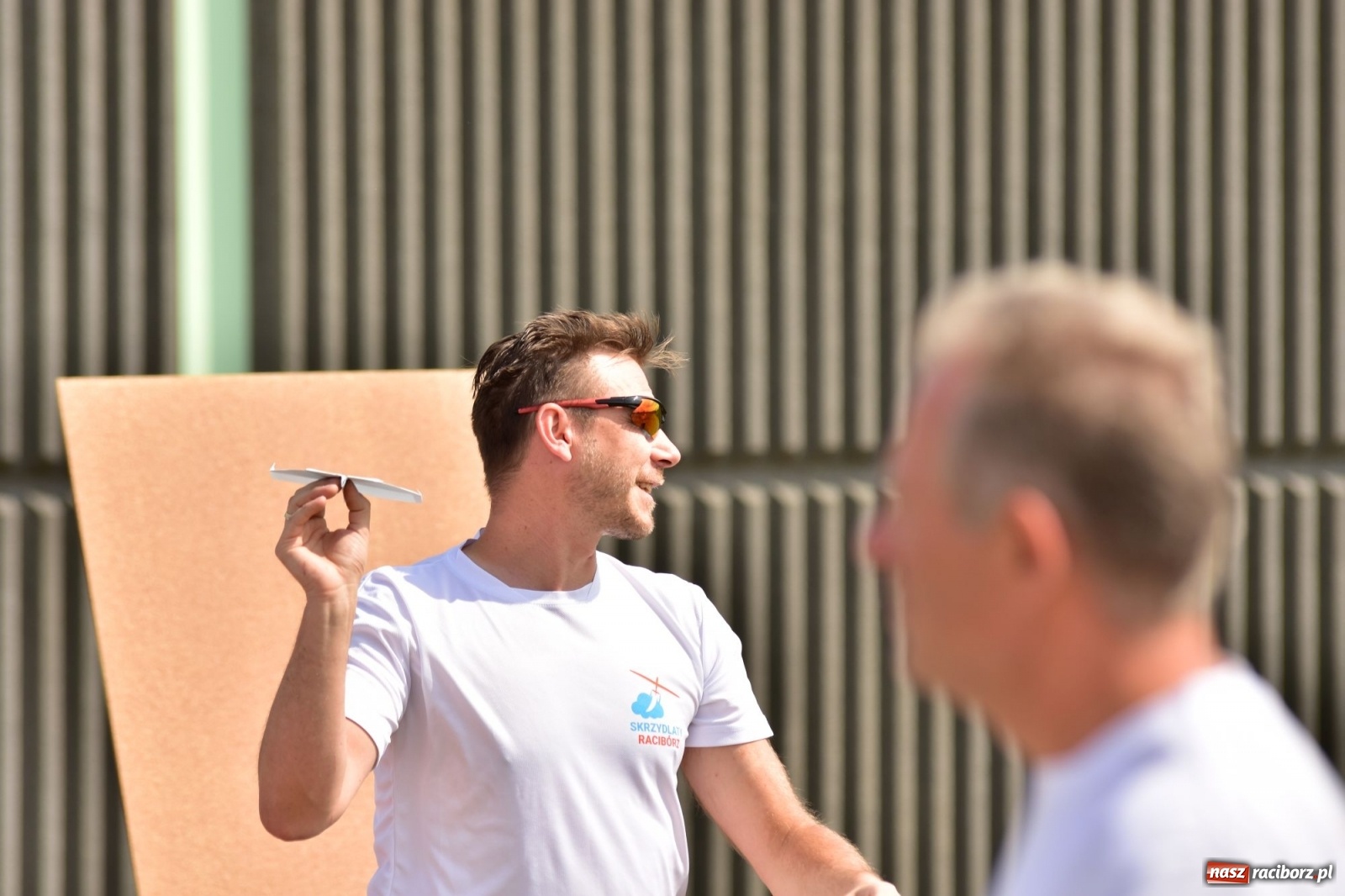 Zdjęcie w galerii na portalu naszraciborz.pl: Papierowe samoloty wzbiły się do nieba [FOTO] wiadomości z regionu