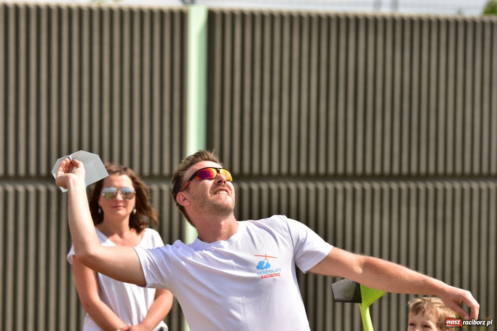 Zdjęcie w galerii na portalu naszraciborz.pl: Papierowe samoloty wzbiły się do nieba [FOTO] wiadomości z regionu