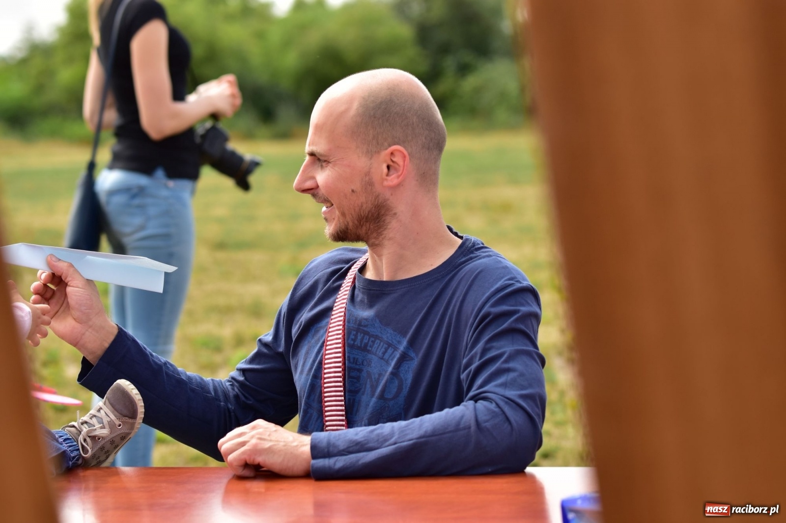 Zdjęcie w galerii na portalu naszraciborz.pl: Papierowe samoloty wzbiły się do nieba [FOTO] wiadomości z regionu
