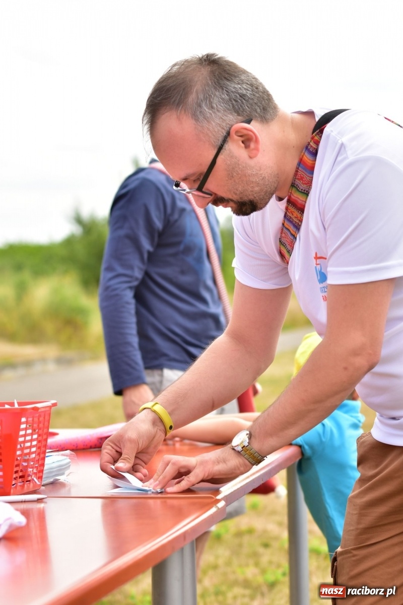 Zdjęcie w galerii na portalu naszraciborz.pl: Papierowe samoloty wzbiły się do nieba [FOTO] wiadomości z regionu