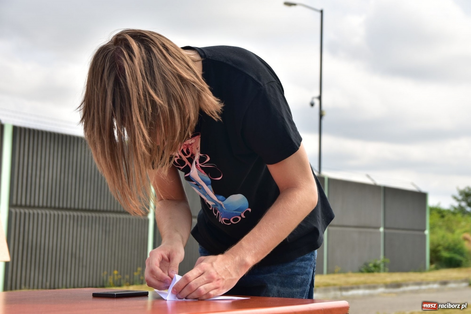 Zdjęcie w galerii na portalu naszraciborz.pl: Papierowe samoloty wzbiły się do nieba [FOTO] wiadomości z regionu