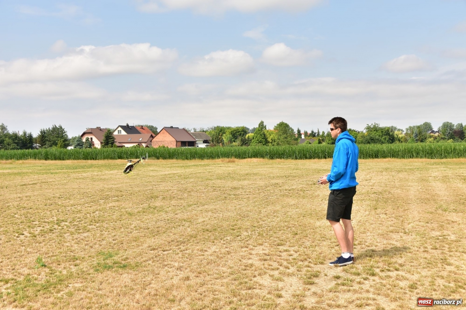 Zdjęcie w galerii na portalu naszraciborz.pl: Papierowe samoloty wzbiły się do nieba [FOTO] wiadomości z regionu