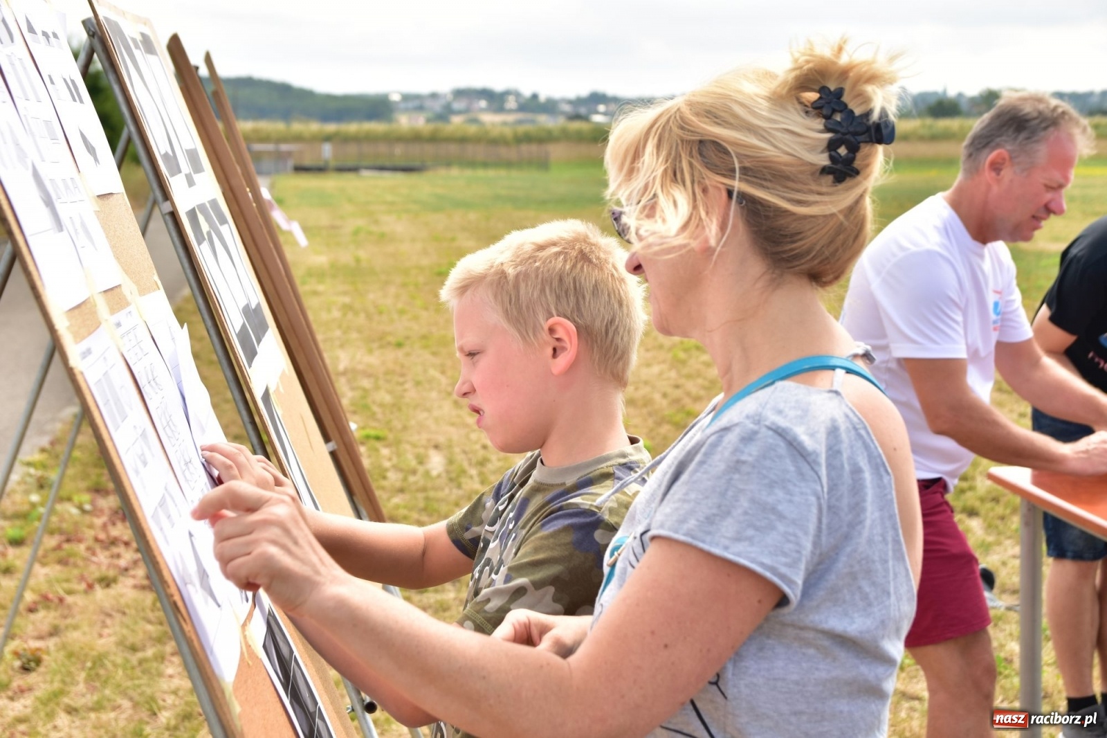 Zdjęcie w galerii na portalu naszraciborz.pl: Papierowe samoloty wzbiły się do nieba [FOTO] wiadomości z regionu
