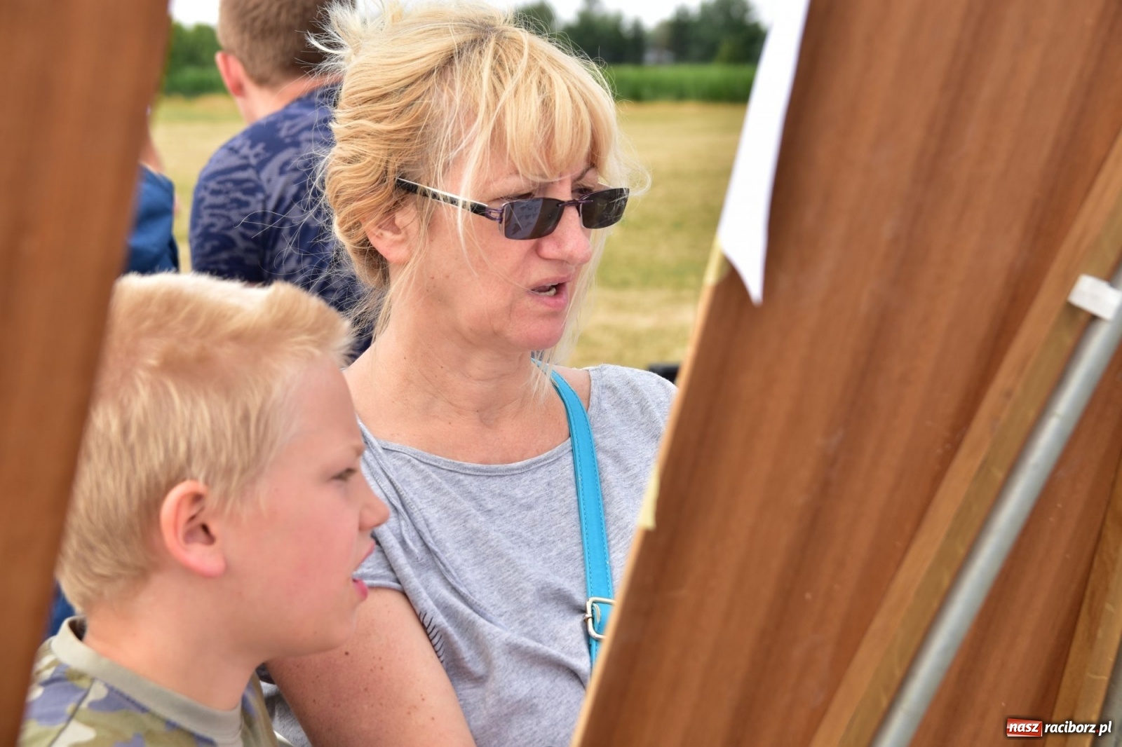 Zdjęcie w galerii na portalu naszraciborz.pl: Papierowe samoloty wzbiły się do nieba [FOTO] wiadomości z regionu