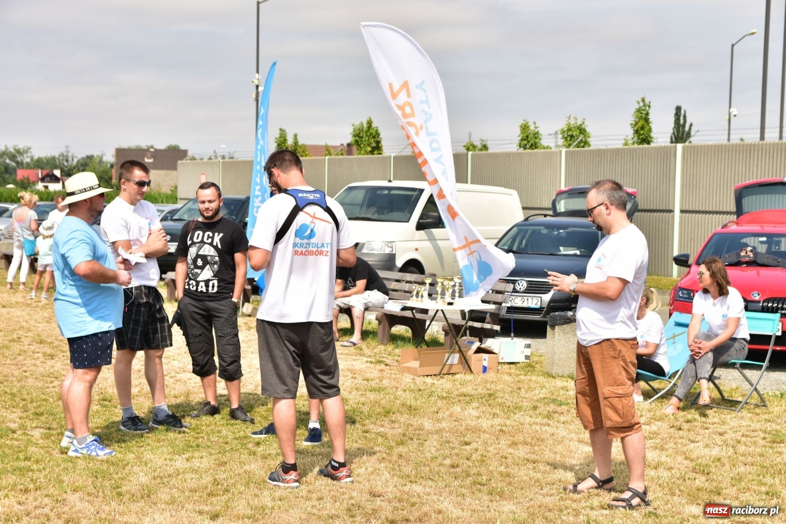 Zdjęcie w galerii na portalu naszraciborz.pl: Papierowe samoloty wzbiły się do nieba [FOTO] wiadomości z regionu