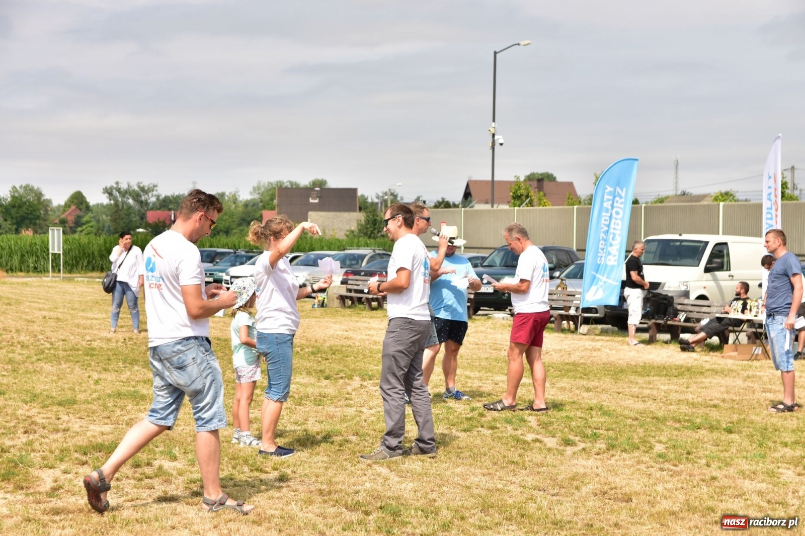 Zdjęcie w galerii na portalu naszraciborz.pl: Papierowe samoloty wzbiły się do nieba [FOTO] wiadomości z regionu