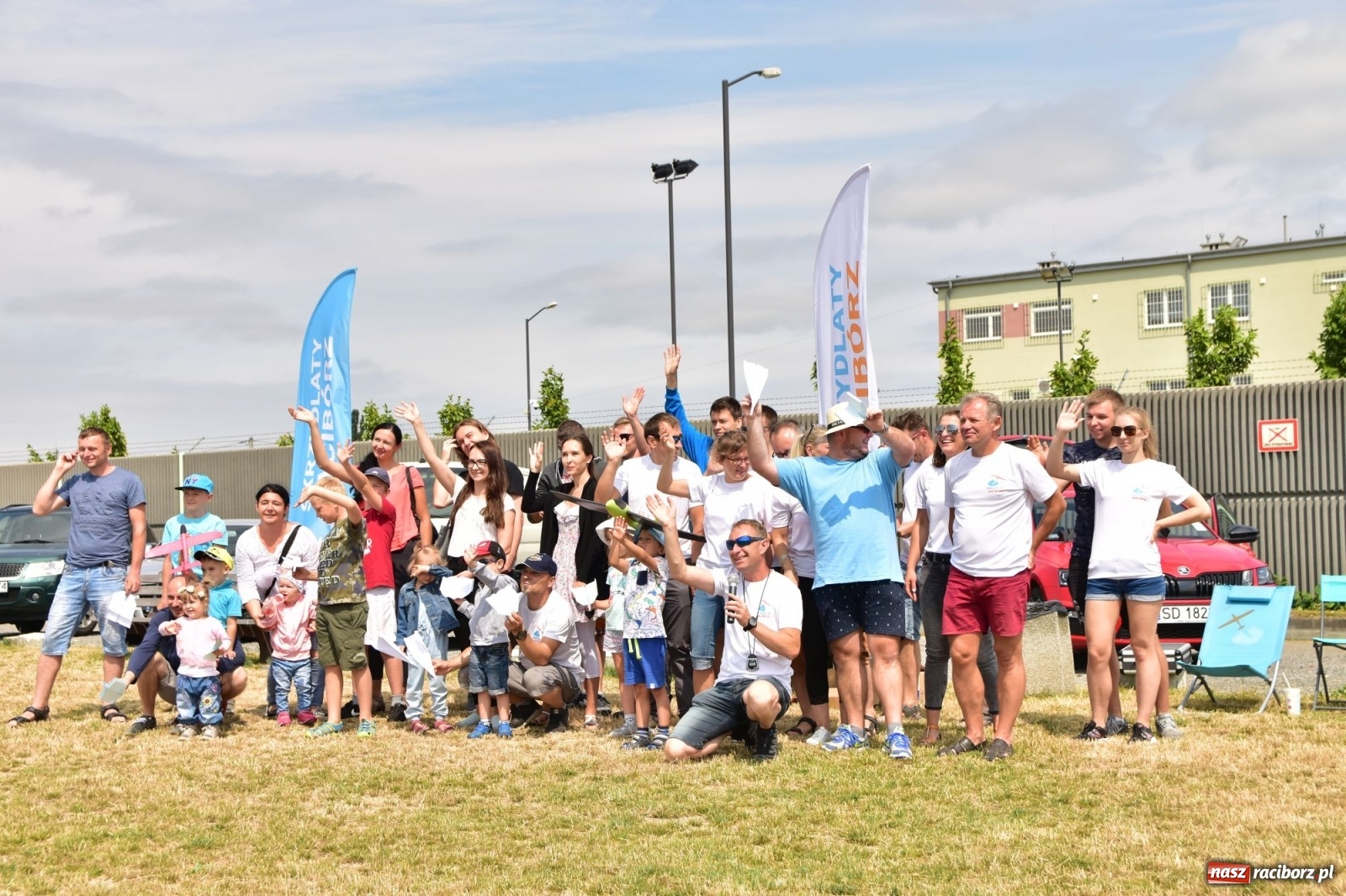 Zdjęcie w galerii na portalu naszraciborz.pl: Papierowe samoloty wzbiły się do nieba [FOTO] wiadomości z regionu