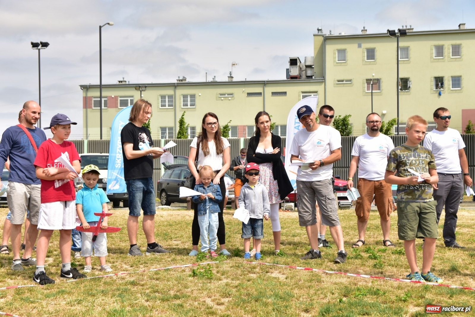 Zdjęcie w galerii na portalu naszraciborz.pl: Papierowe samoloty wzbiły się do nieba [FOTO] wiadomości z regionu