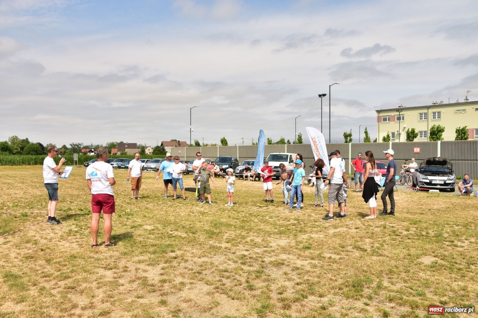 Zdjęcie w galerii na portalu naszraciborz.pl: Papierowe samoloty wzbiły się do nieba [FOTO] wiadomości z regionu