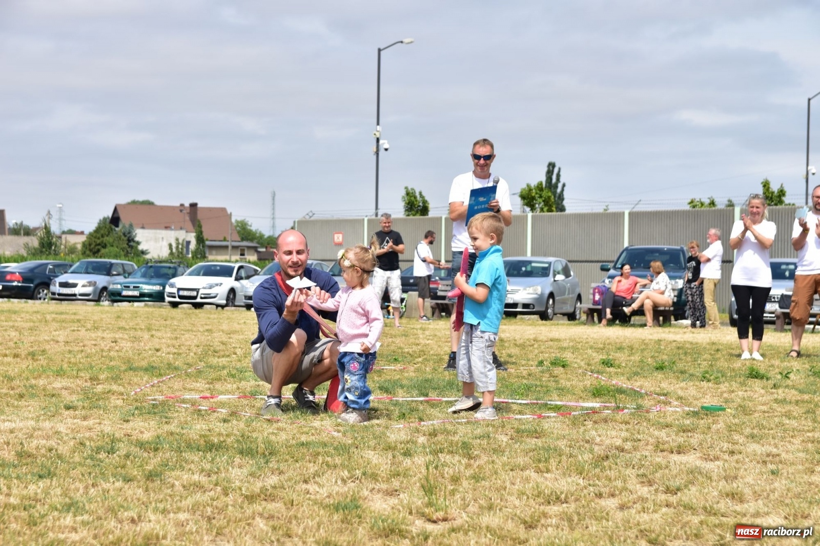Zdjęcie w galerii na portalu naszraciborz.pl: Papierowe samoloty wzbiły się do nieba [FOTO] wiadomości z regionu