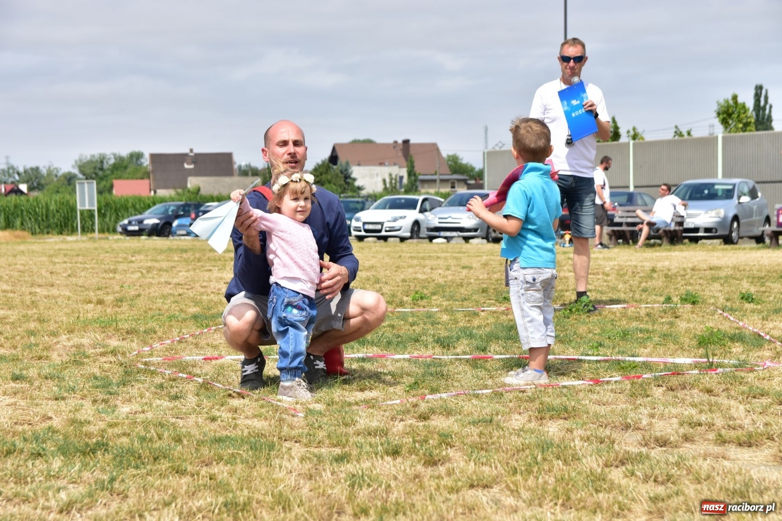 Zdjęcie w galerii na portalu naszraciborz.pl: Papierowe samoloty wzbiły się do nieba [FOTO] wiadomości z regionu