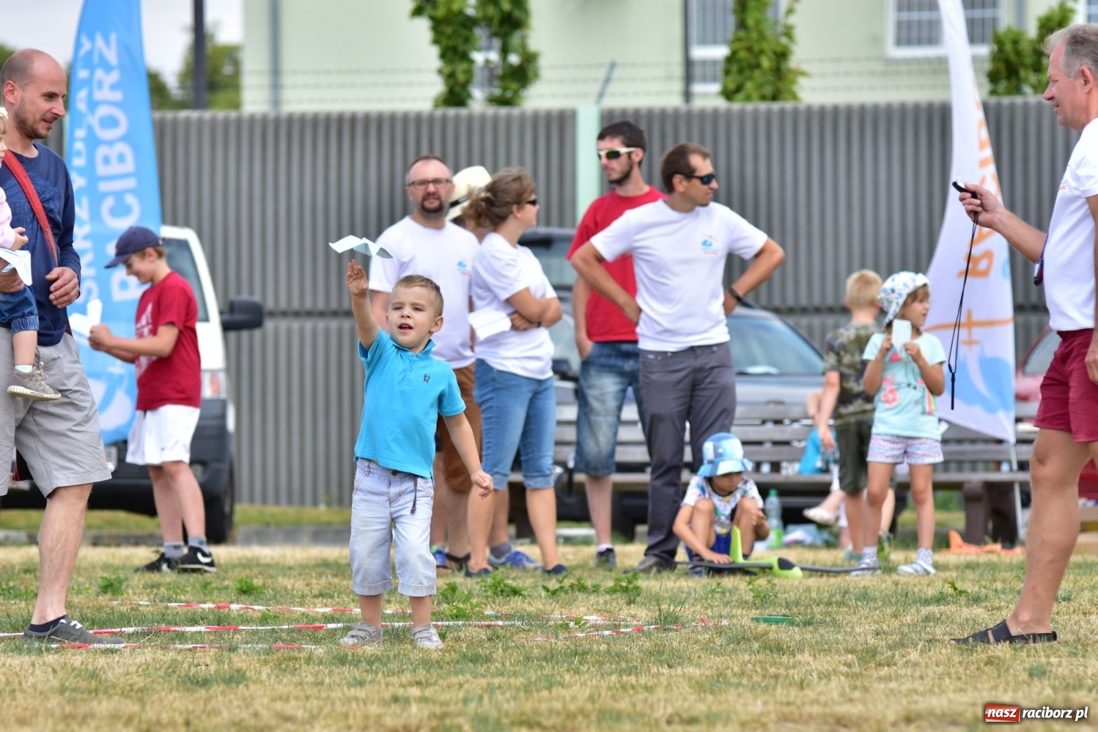 Zdjęcie w galerii na portalu naszraciborz.pl: Papierowe samoloty wzbiły się do nieba [FOTO] wiadomości z regionu