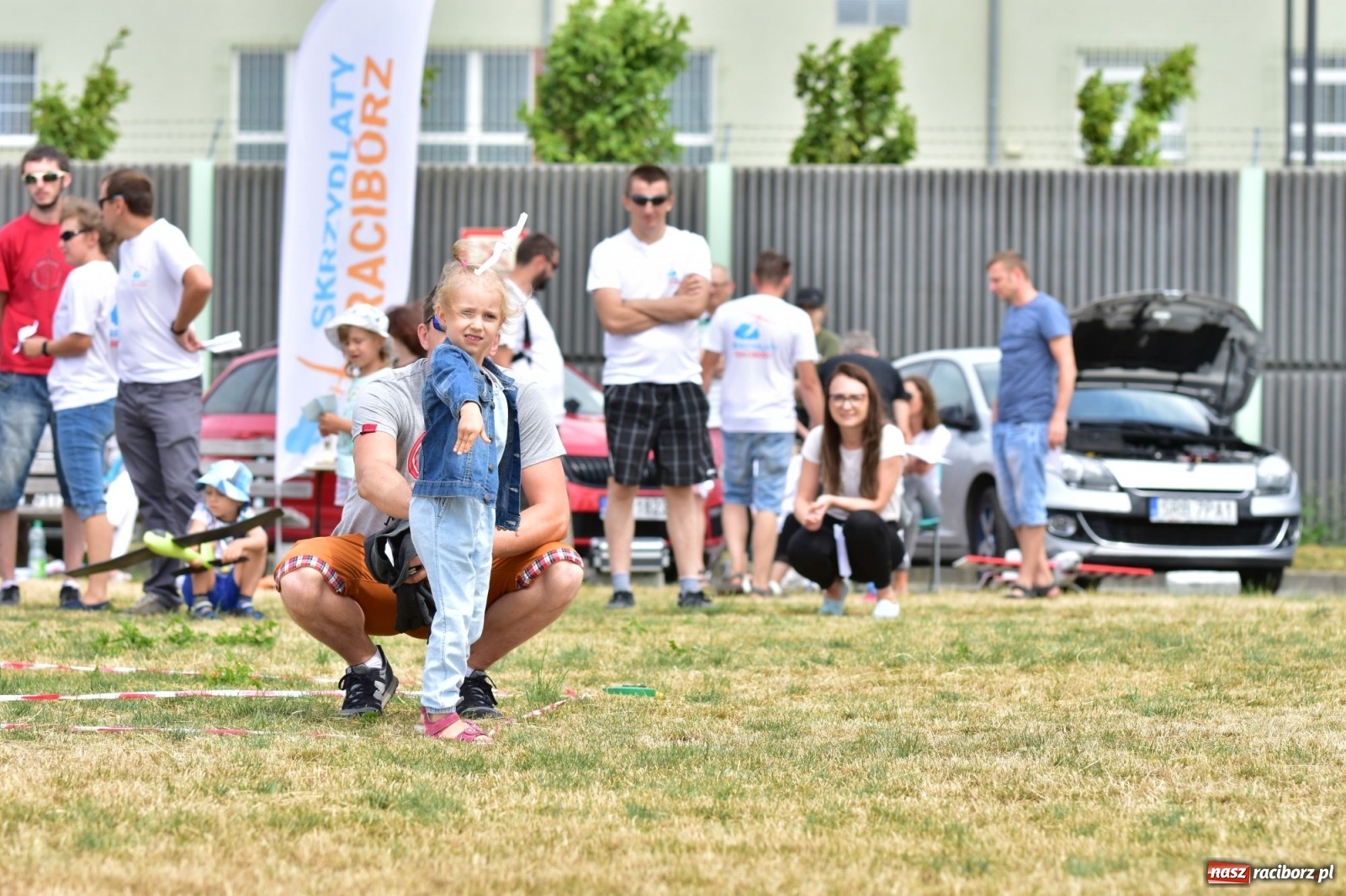 Zdjęcie w galerii na portalu naszraciborz.pl: Papierowe samoloty wzbiły się do nieba [FOTO] wiadomości z regionu