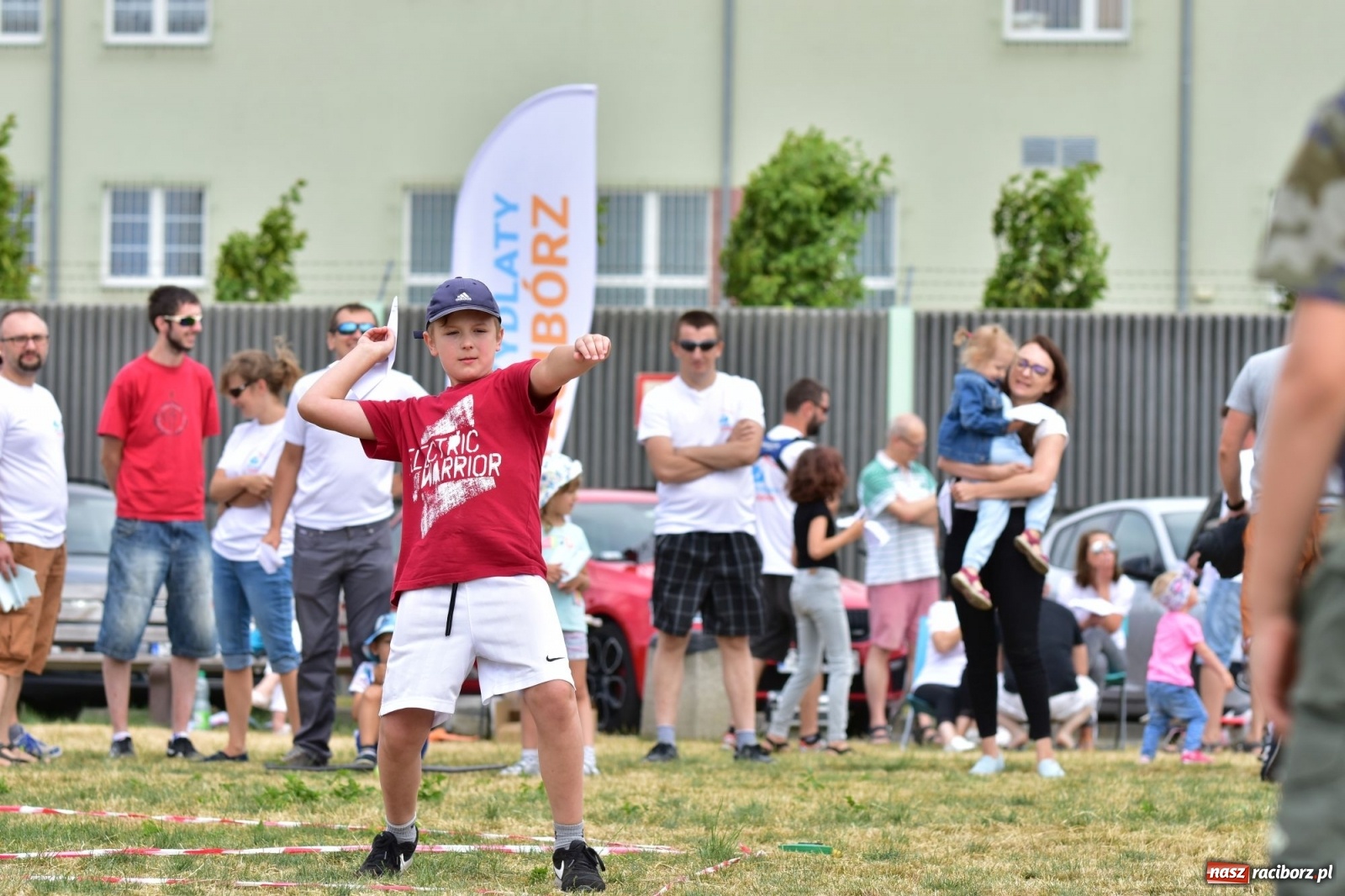 Zdjęcie w galerii na portalu naszraciborz.pl: Papierowe samoloty wzbiły się do nieba [FOTO] wiadomości z regionu