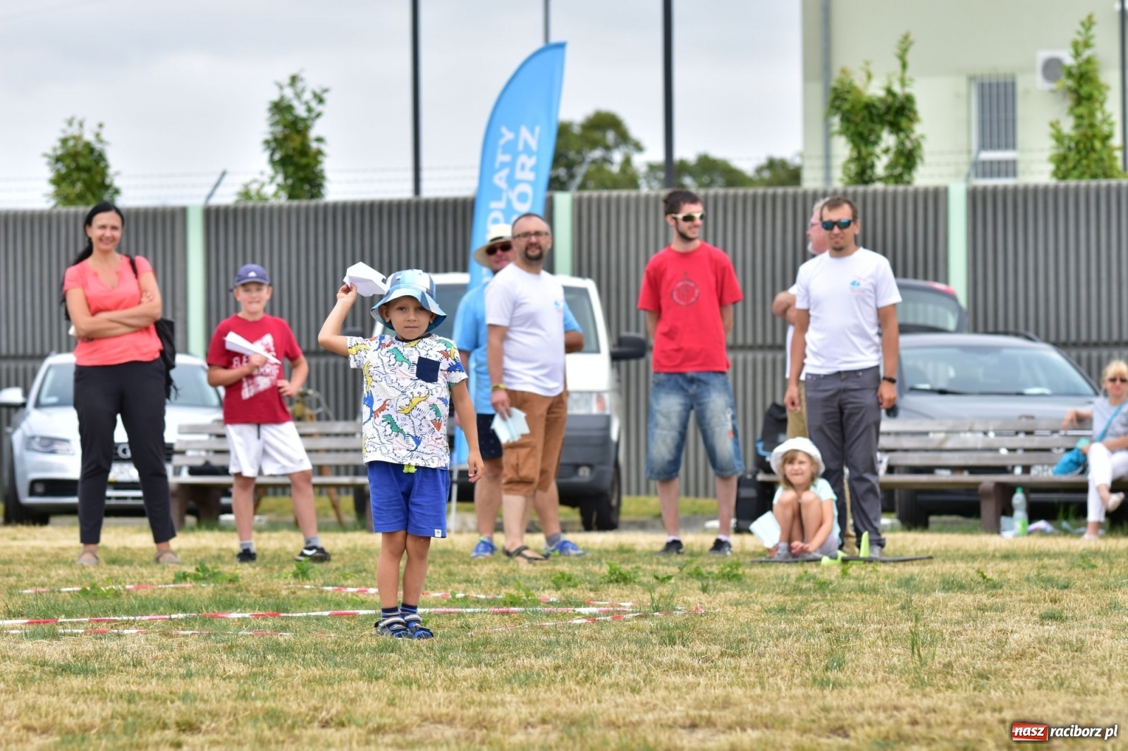 Zdjęcie w galerii na portalu naszraciborz.pl: Papierowe samoloty wzbiły się do nieba [FOTO] wiadomości z regionu