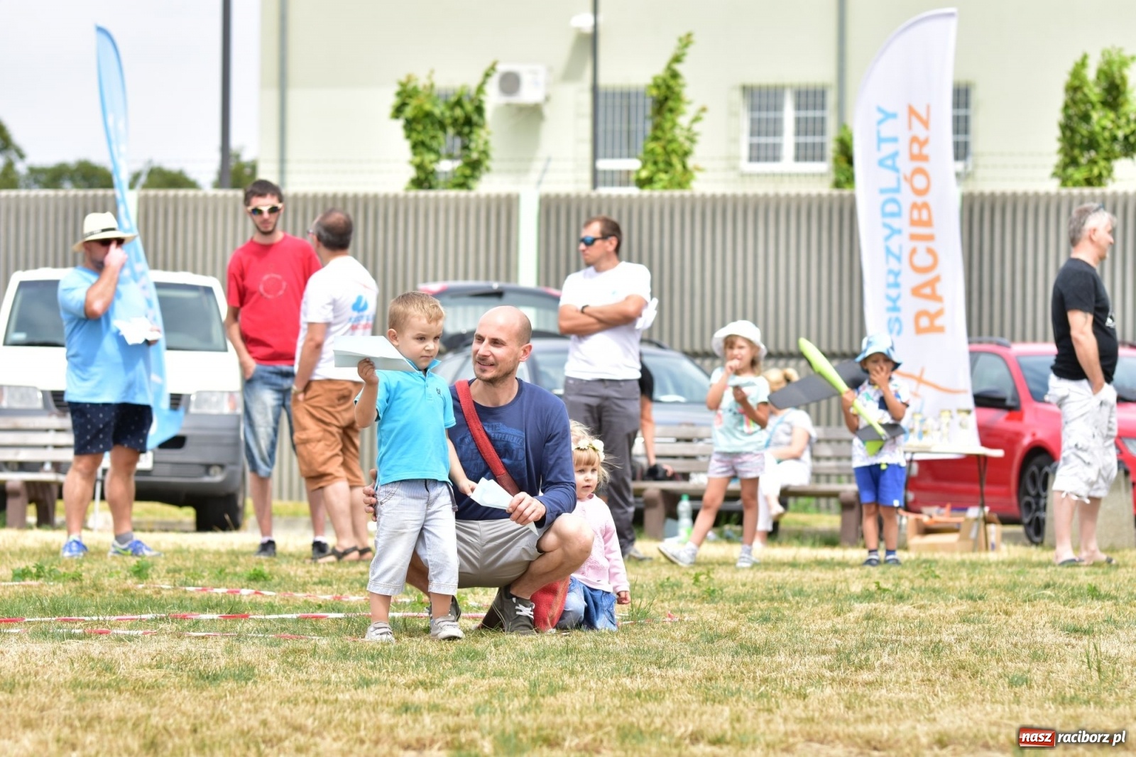 Zdjęcie w galerii na portalu naszraciborz.pl: Papierowe samoloty wzbiły się do nieba [FOTO] wiadomości z regionu