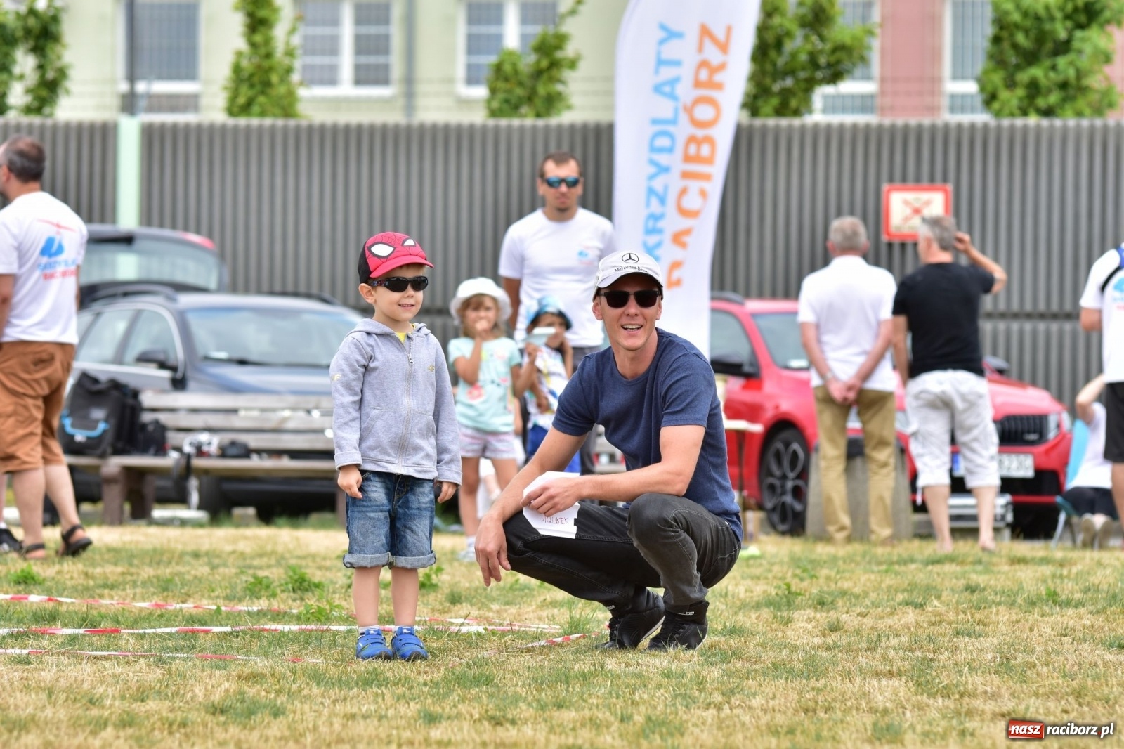 Zdjęcie w galerii na portalu naszraciborz.pl: Papierowe samoloty wzbiły się do nieba [FOTO] wiadomości z regionu