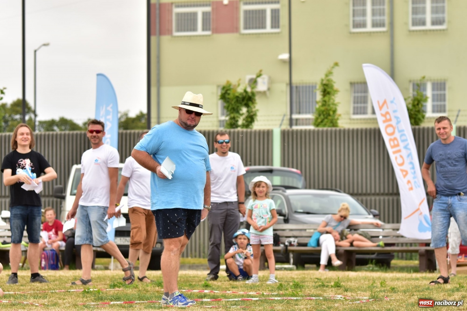 Zdjęcie w galerii na portalu naszraciborz.pl: Papierowe samoloty wzbiły się do nieba [FOTO] wiadomości z regionu