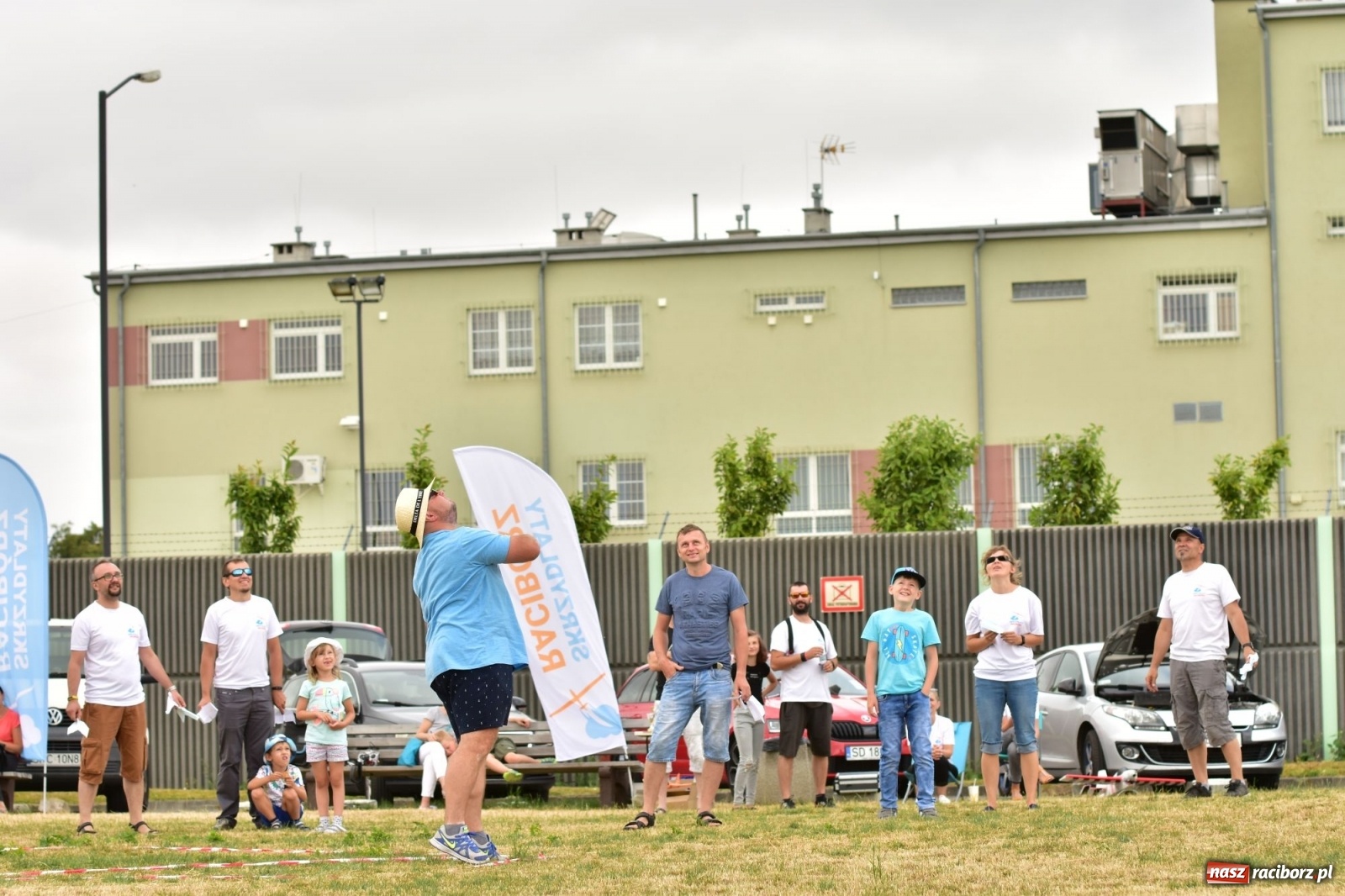 Zdjęcie w galerii na portalu naszraciborz.pl: Papierowe samoloty wzbiły się do nieba [FOTO] wiadomości z regionu