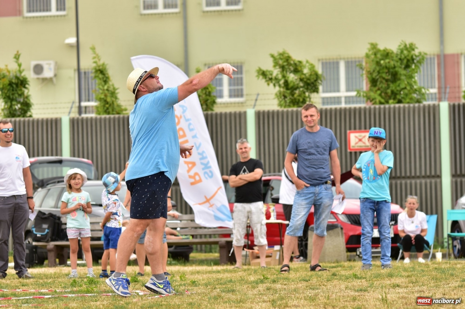 Zdjęcie w galerii na portalu naszraciborz.pl: Papierowe samoloty wzbiły się do nieba [FOTO] wiadomości z regionu