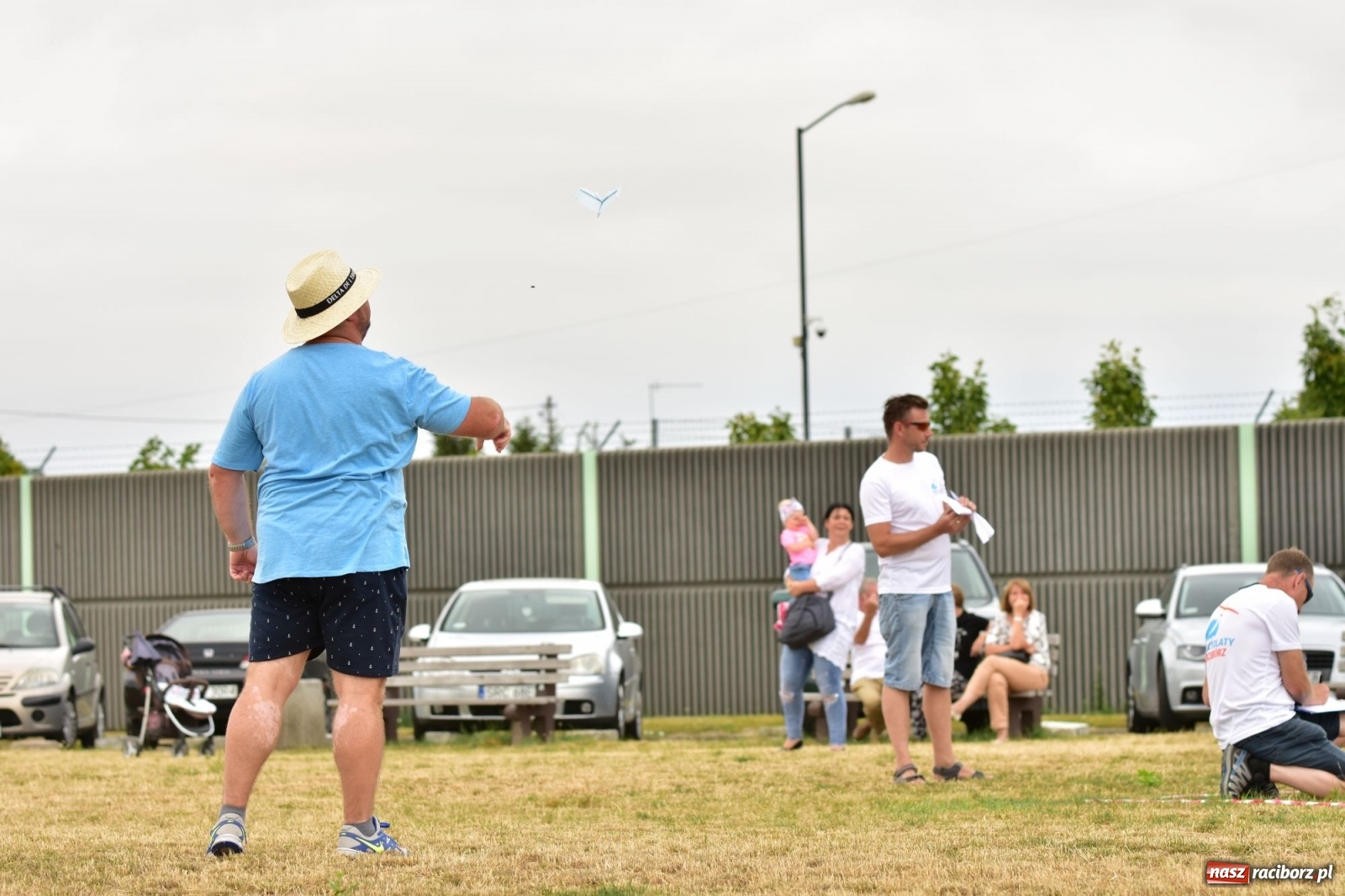 Zdjęcie w galerii na portalu naszraciborz.pl: Papierowe samoloty wzbiły się do nieba [FOTO] wiadomości z regionu