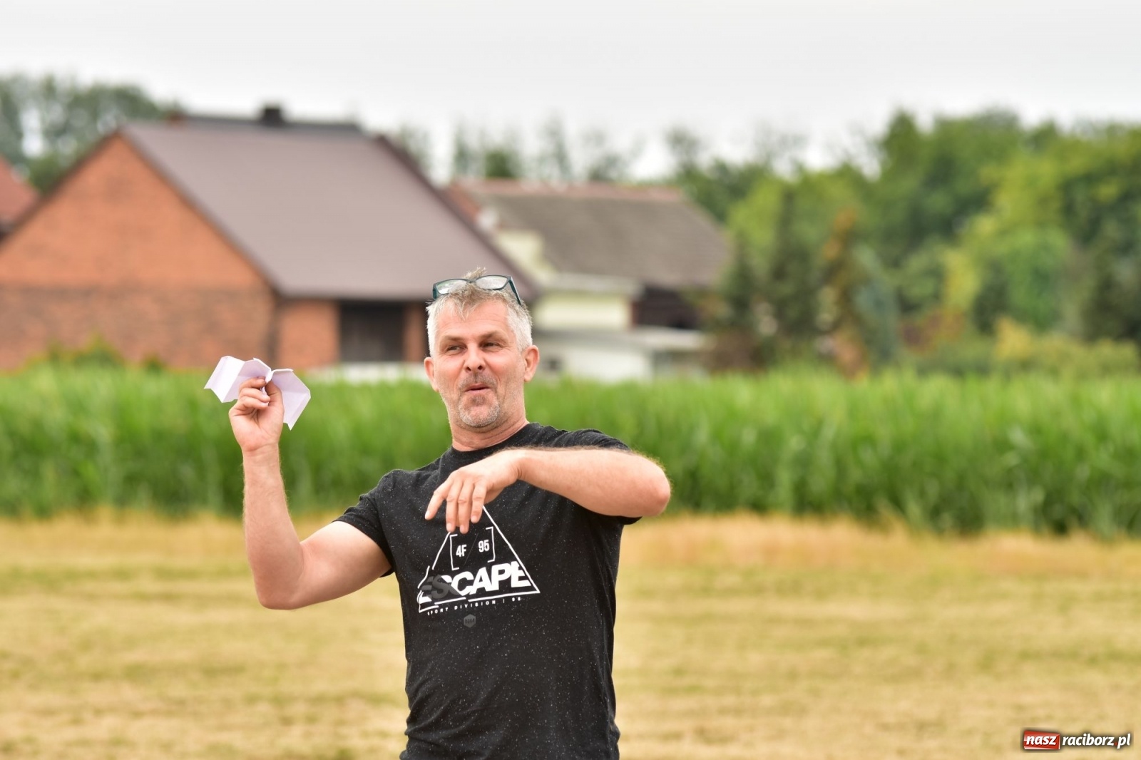 Zdjęcie w galerii na portalu naszraciborz.pl: Papierowe samoloty wzbiły się do nieba [FOTO] wiadomości z regionu