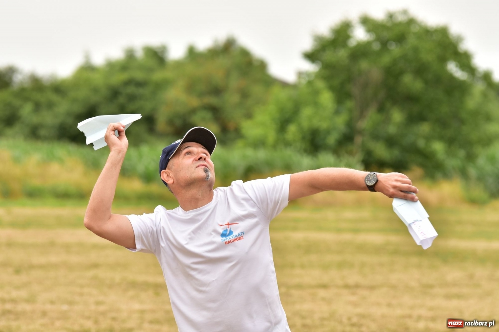Zdjęcie w galerii na portalu naszraciborz.pl: Papierowe samoloty wzbiły się do nieba [FOTO] wiadomości z regionu