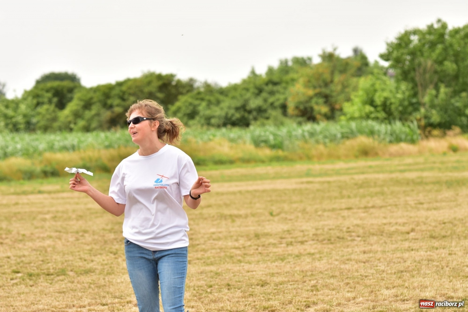 Zdjęcie w galerii na portalu naszraciborz.pl: Papierowe samoloty wzbiły się do nieba [FOTO] wiadomości z regionu