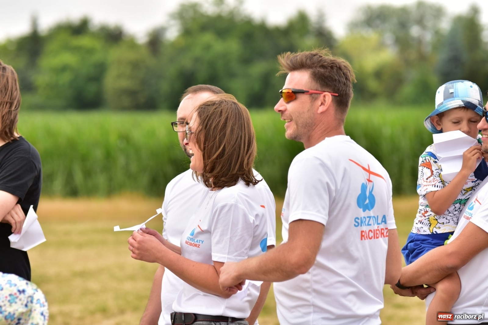 Zdjęcie w galerii na portalu naszraciborz.pl: Papierowe samoloty wzbiły się do nieba [FOTO] wiadomości z regionu