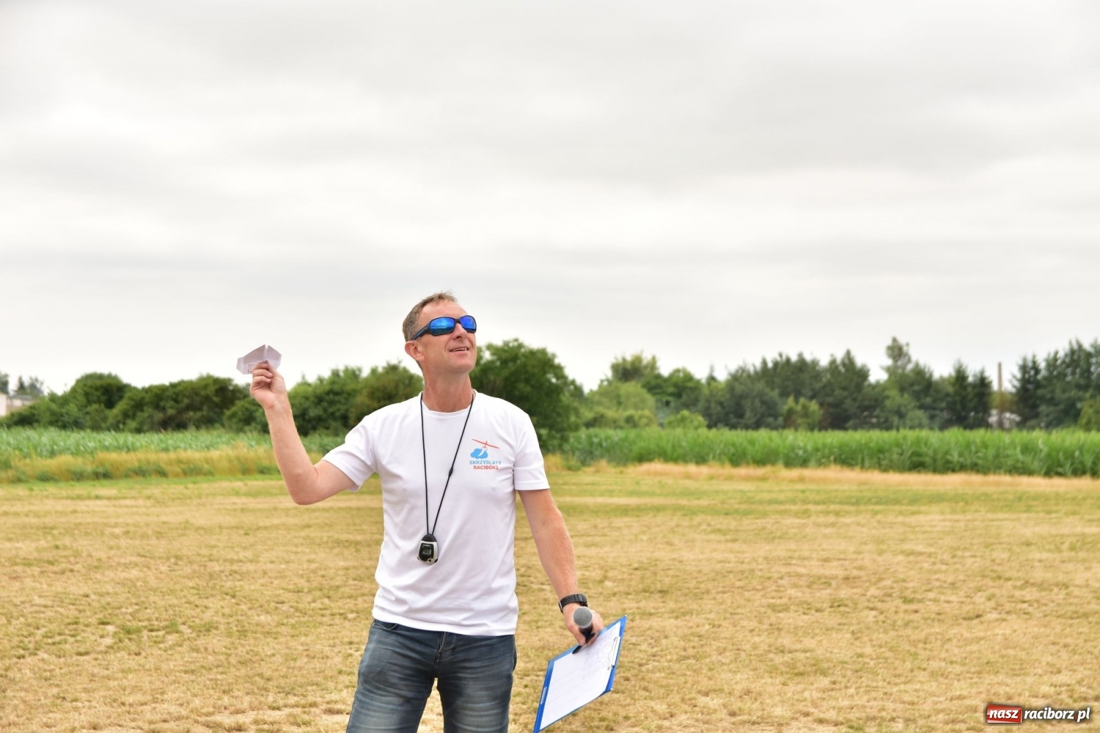 Zdjęcie w galerii na portalu naszraciborz.pl: Papierowe samoloty wzbiły się do nieba [FOTO] wiadomości z regionu