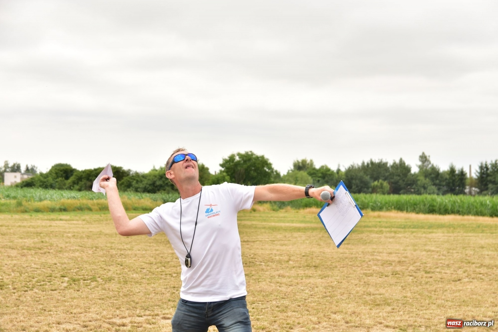 Zdjęcie w galerii na portalu naszraciborz.pl: Papierowe samoloty wzbiły się do nieba [FOTO] wiadomości z regionu