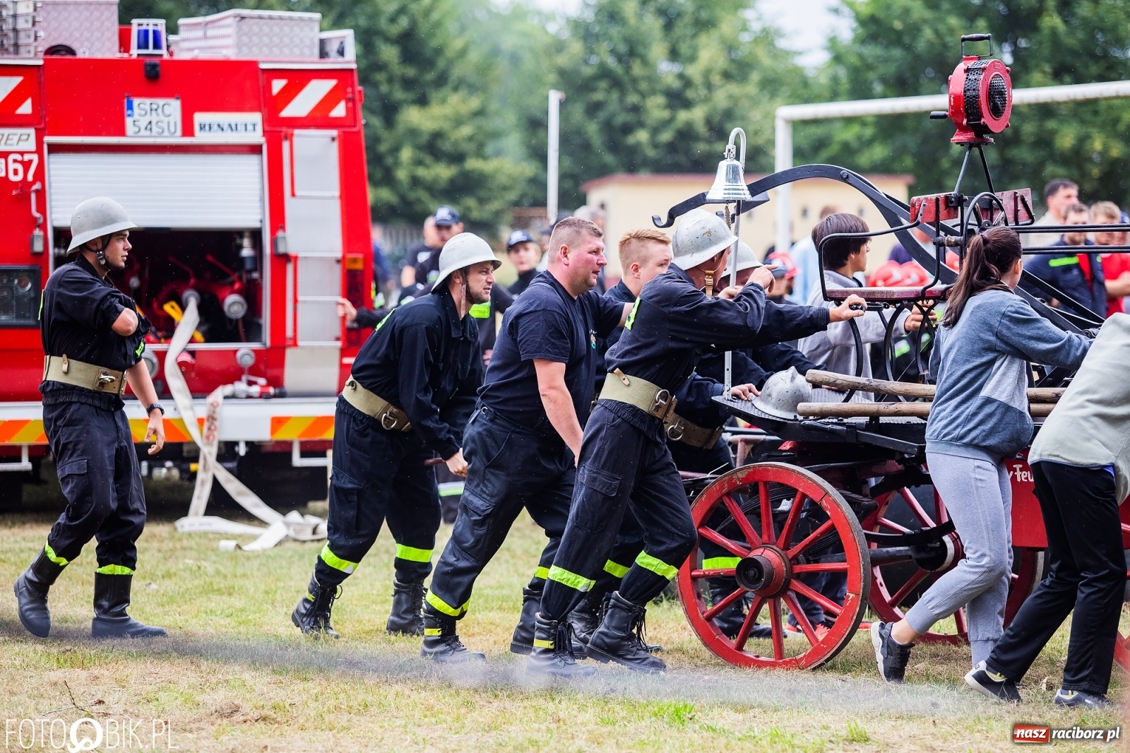 Zdjęcie w galerii na portalu naszraciborz.pl: Bieńkowickie zawody sikawek konnych. Tworków z głównym trofeum [FOTO i WIDEO] wiadomości z regionu