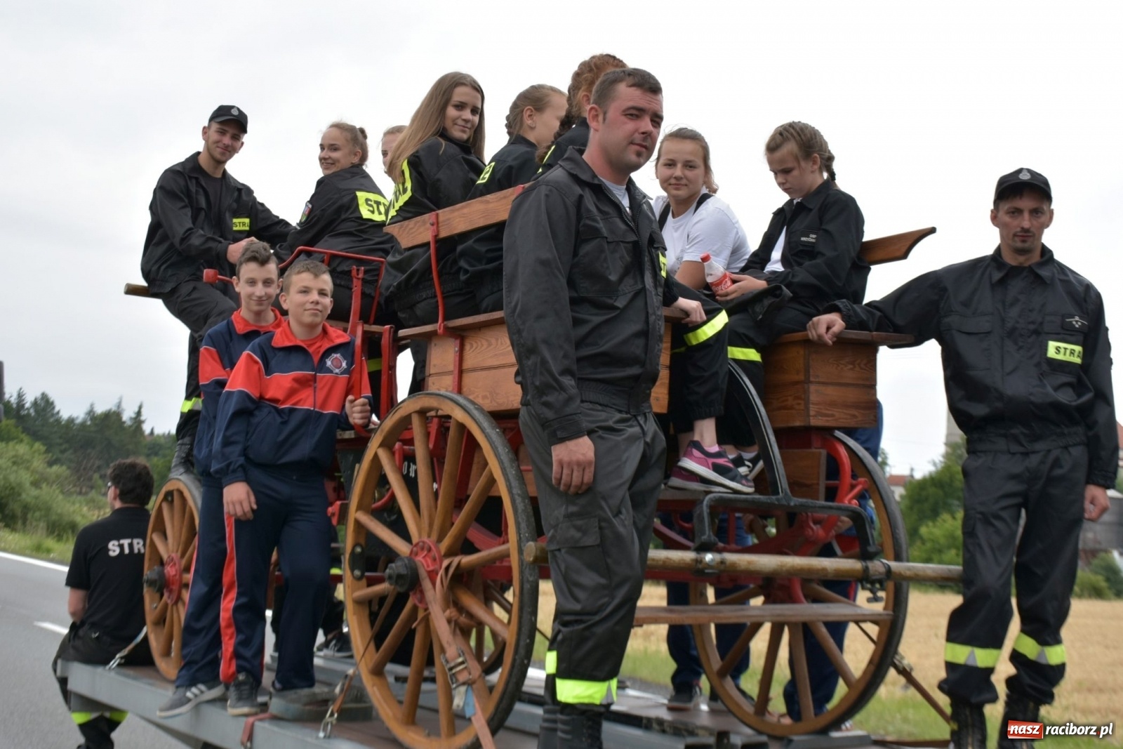 Zdjęcie w galerii na portalu naszraciborz.pl: Bieńkowickie zawody sikawek konnych. Tworków z głównym trofeum [FOTO i WIDEO] wiadomości z regionu