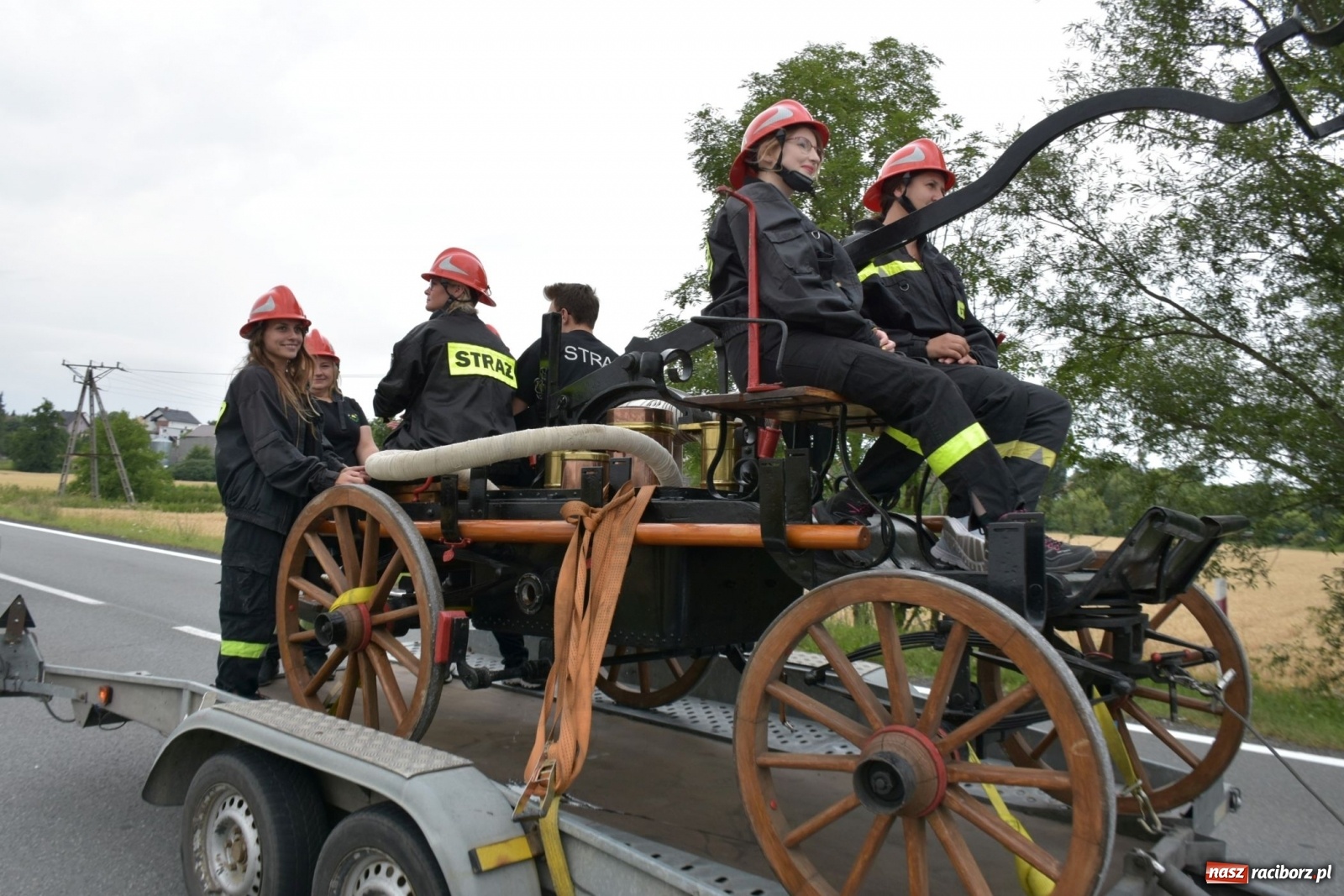Zdjęcie w galerii na portalu naszraciborz.pl: Bieńkowickie zawody sikawek konnych. Tworków z głównym trofeum [FOTO i WIDEO] wiadomości z regionu