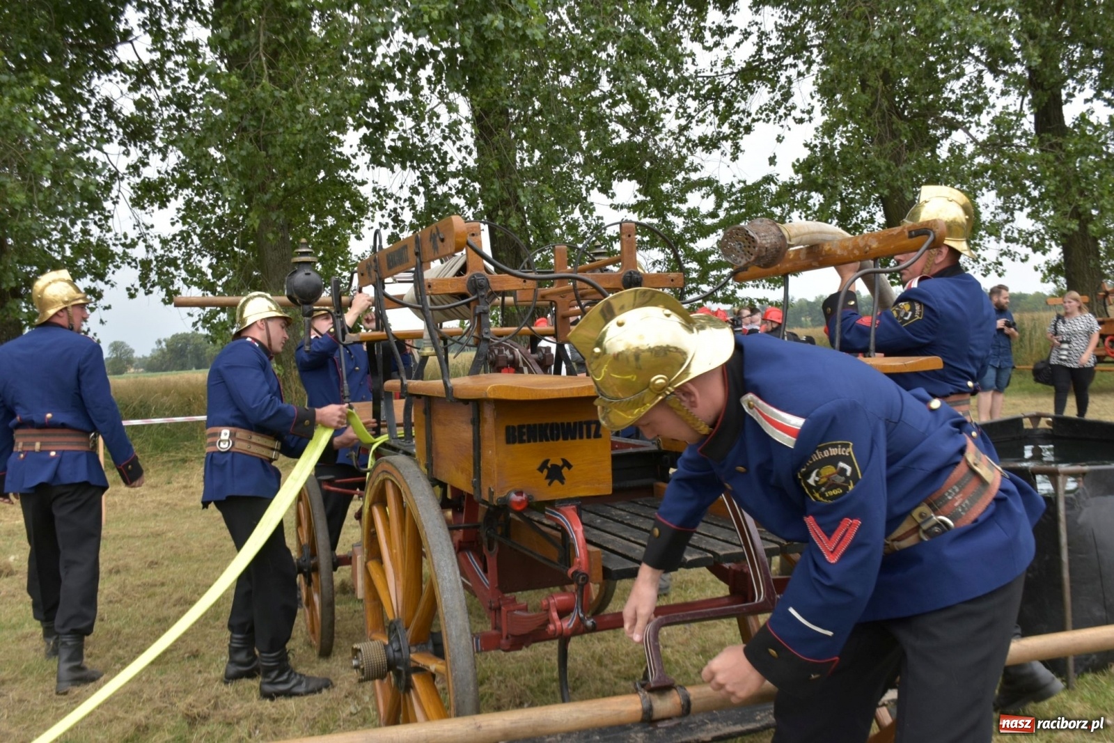Zdjęcie w galerii na portalu naszraciborz.pl: Bieńkowickie zawody sikawek konnych. Tworków z głównym trofeum [FOTO i WIDEO] wiadomości z regionu