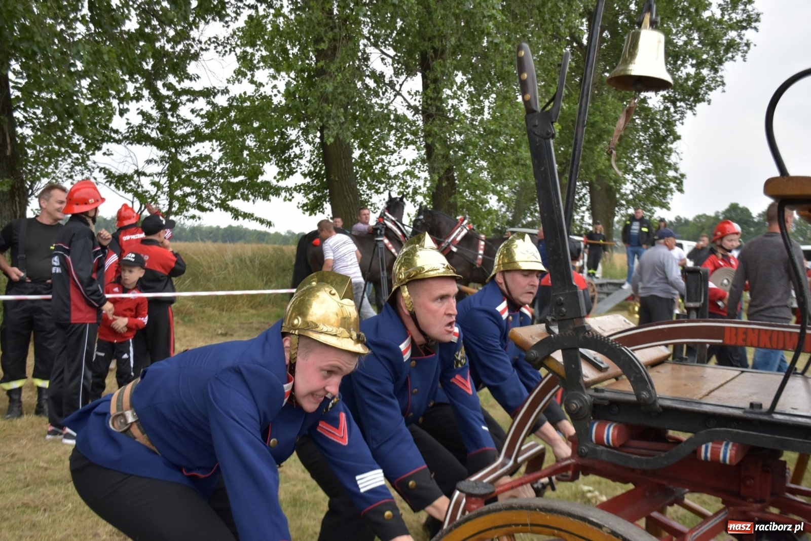Zdjęcie w galerii na portalu naszraciborz.pl: Bieńkowickie zawody sikawek konnych. Tworków z głównym trofeum [FOTO i WIDEO] wiadomości z regionu
